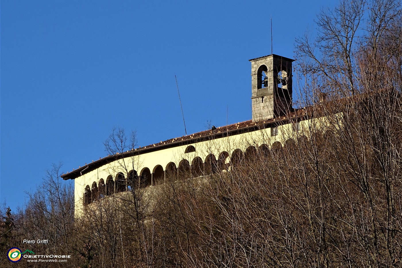 14 Zoom sul Santuario della SS. Trnita di Parre.JPG